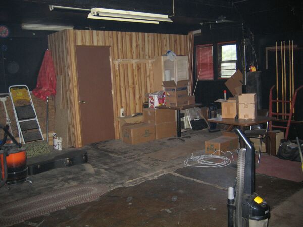 IMG_3513.jpg24 APR 2004 - Whitey''s Hotel