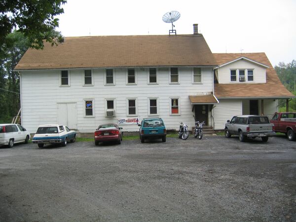 IMG_3520.jpg24 APR 2004 - Whitey''s Hotel