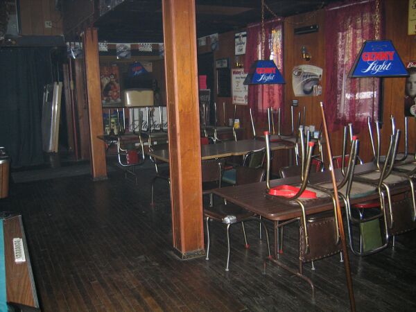 IMG_3526.jpg24 APR 2004 - Whitey''s Hotel