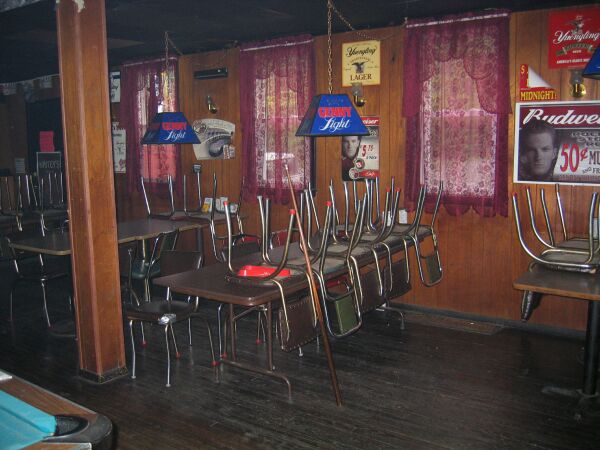 IMG_3527.jpg24 APR 2004 - Whitey''s Hotel