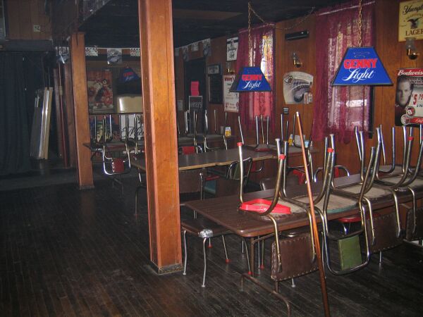 IMG_3528.jpg24 APR 2004 - Whitey''s Hotel