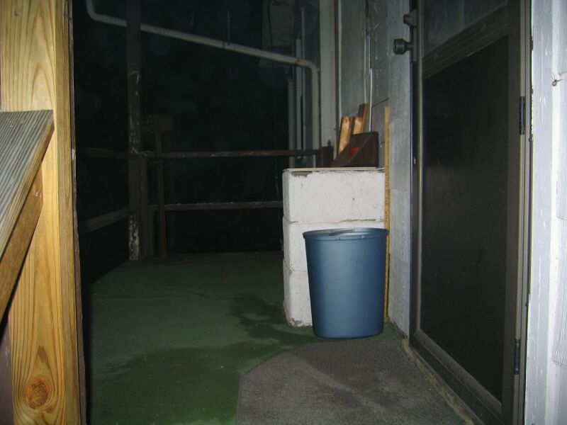 WhiteysHotel014.jpg24 APR 2004 - Whitey''s Hotel