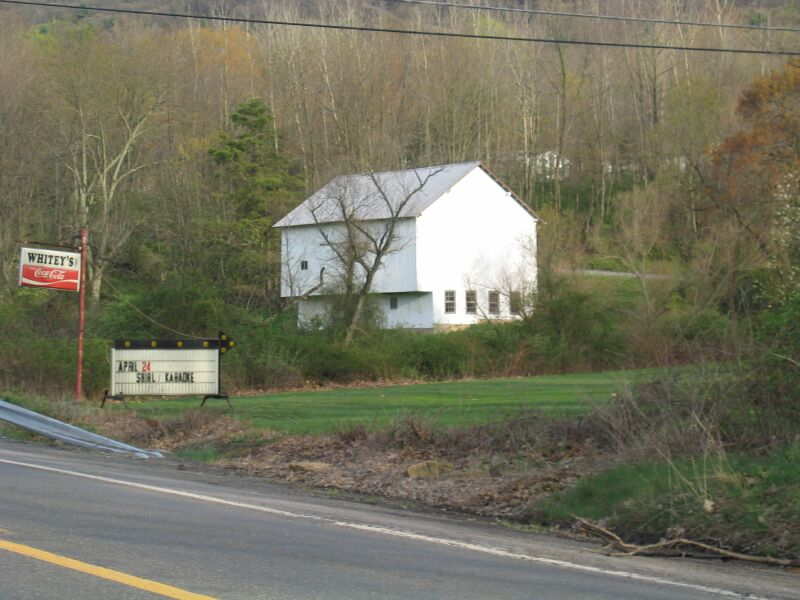 WhiteysHotel030.jpg24 APR 2004 - Whitey''s Hotel