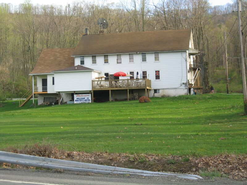 WhiteysHotel032.jpg24 APR 2004 - Whitey''s Hotel