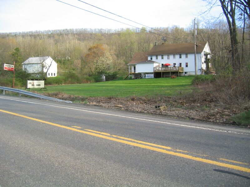 WhiteysHotel040.jpg24 APR 2004 - Whitey''s Hotel