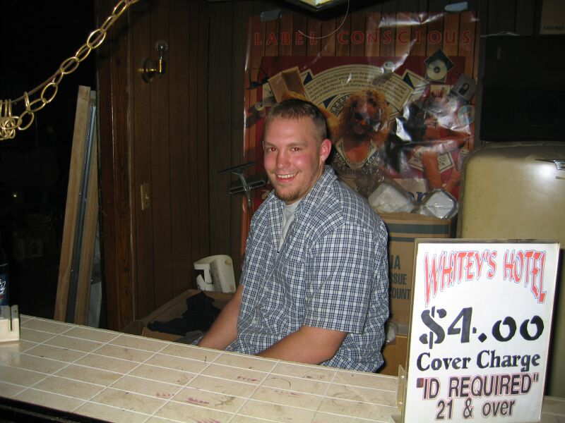 WhiteysHotel042.jpg24 APR 2004 - Whitey''s Hotel