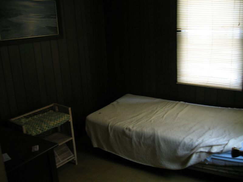 WhiteysHotel072.jpg24 APR 2004 - Whitey''s Hotel