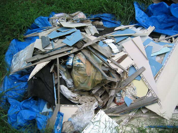 104CherryDrive003.jpg2 Aug 2004 - 104 Cherry Drive Cleanup