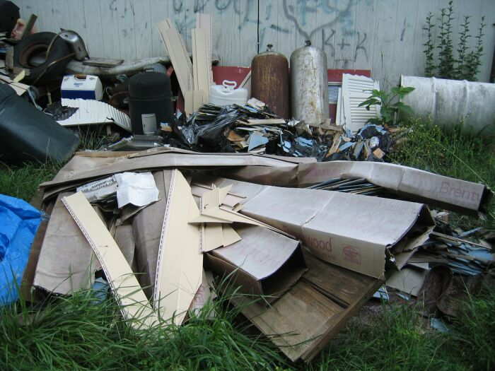 104CherryDrive006.jpg2 Aug 2004 - 104 Cherry Drive Cleanup