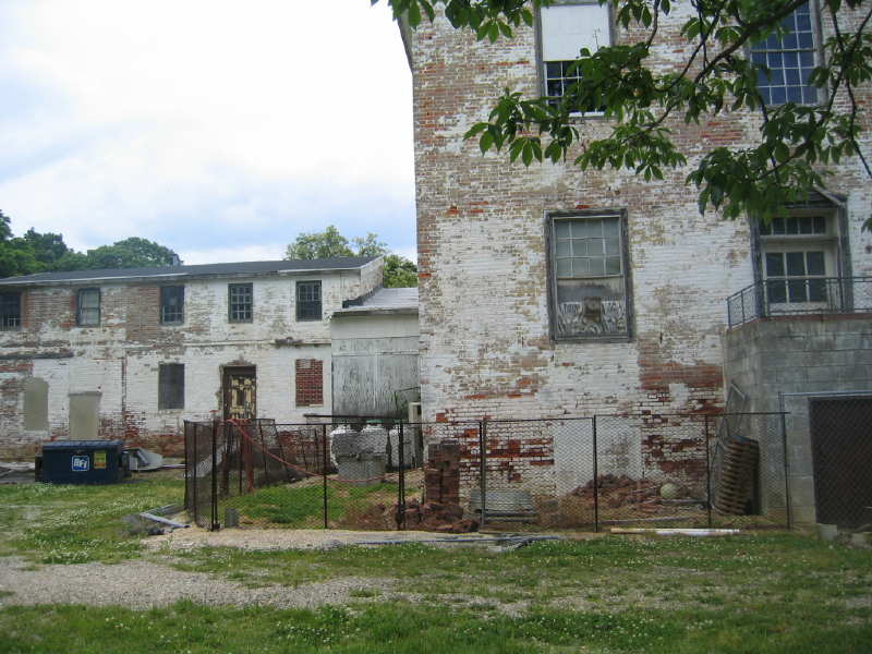 IMG_5555.JPG11 Aug 2005 - Augustine Inn