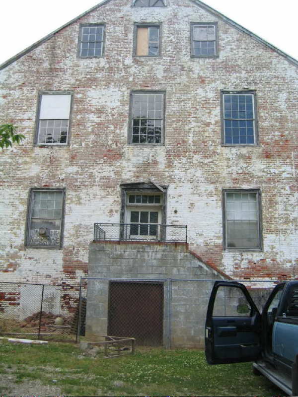 IMG_5557.JPG11 Aug 2005 - Augustine Inn